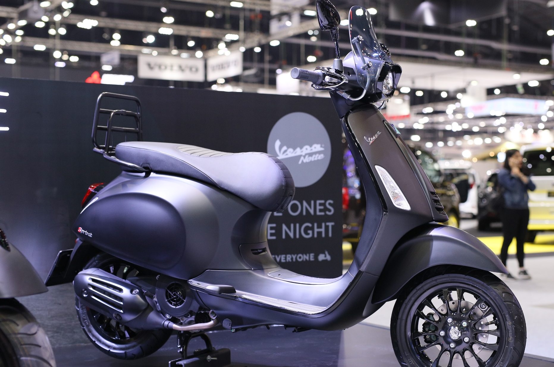 Vespa Notte Special Edition สกู๊ตเตอร์พรีเมี่ยมรุ่นพิเศษ - SongLor.com