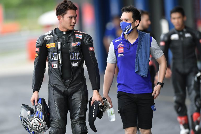 “อภิวัฒน์” – “รัฐพงษ์” บิดฝ่าฝน รั้งหัวแถว OR BRIC Superbike