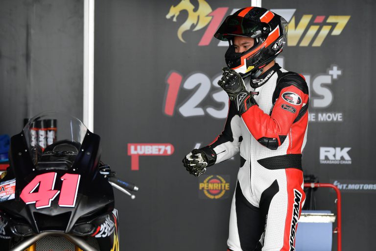 “อภิวัฒน์” – “รัฐพงษ์” บิดฝ่าฝน รั้งหัวแถว OR BRIC Superbike