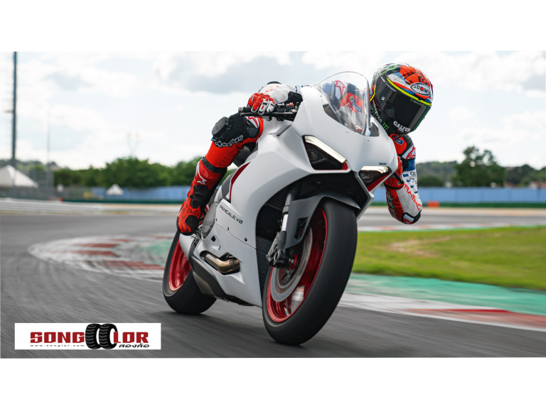 Ducati Panigale V2