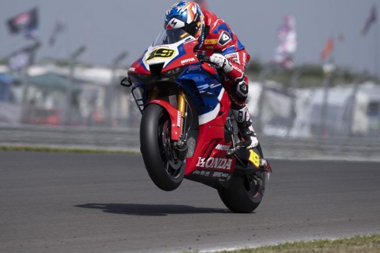 “ฮาสลัม” ควบ CBR1000RR-R ซิวท็อปซิกซ์ เวิลด์ ซูเปอร์ไบค์ เรซแรกที่อังกฤษ