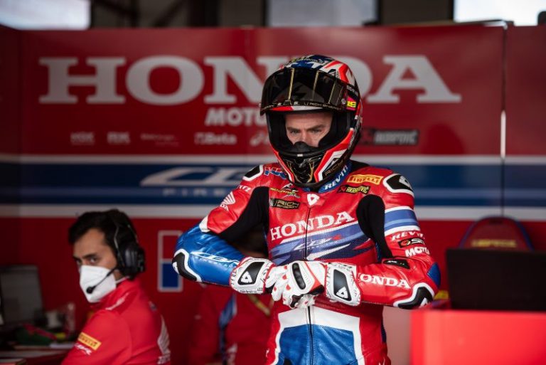 “เบาติสต้า” แซง 7 คันคว้าท็อปซิกซ์เรซแรก เวิลด์ ซูเปอร์ไบค์ สนาม 8