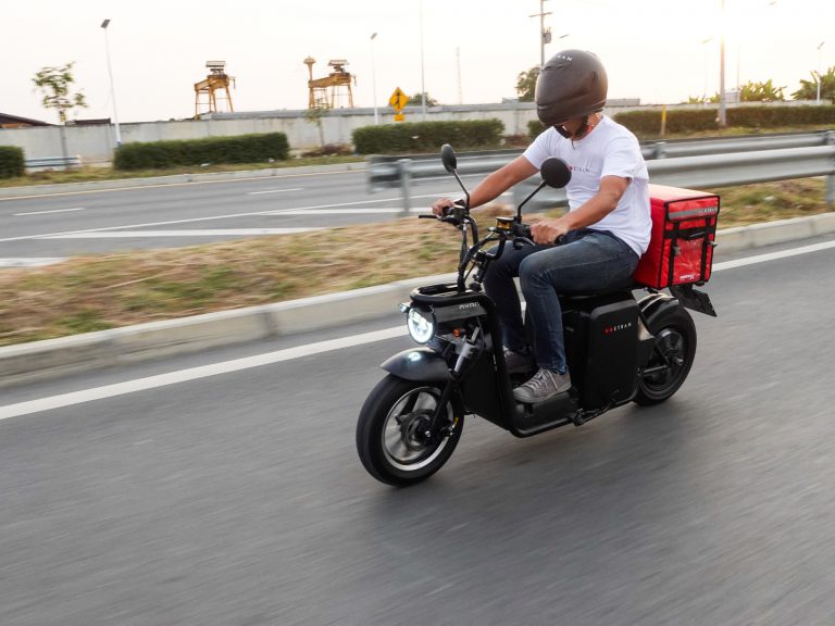 ETRAN จับมือ คาลเท็กซ์ – PTTRM ขยายสถานีสลับแบตเตอรี่ 20 จุดกลางกรุง พร้อมปิดดีล 3 เดลิเวอรี่ ใช้ ETRAN MYRA ช่วยขับเคลื่อนสังคมไร้คาร์บอน