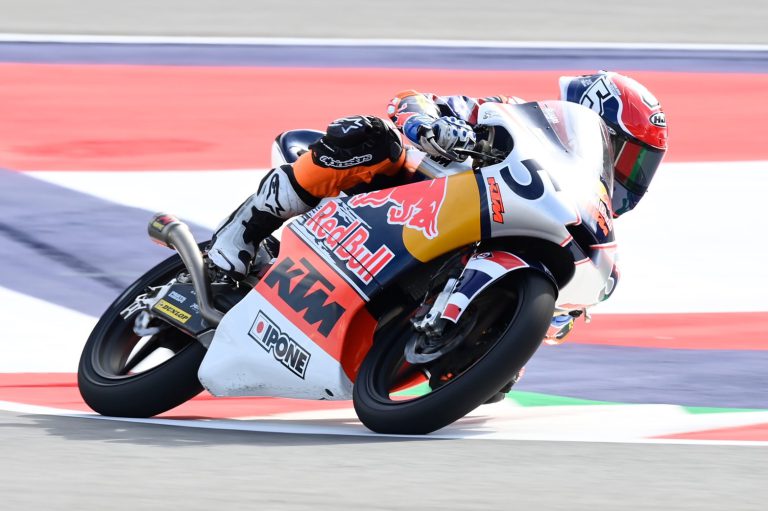 “ก๊องส์-ธัชกร” ดาวรุ่งไทยบู๊แหลก! ผงาดคว้าโพเดี้ยม โมโตจีพี รุกกีส์ คัพ ที่ ออสเตรีย