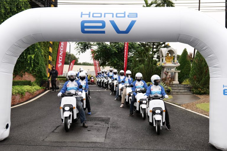 “ฮอนด้า อีวี ทรูป” ลุยบุรีรัมย์ สร้างความคึกคักในงาน ไทยจีพี พร้อมเชียร์นักแข่งไทย-ทีมฮอนด้า คว้าชัย สนามโฮมเรซ