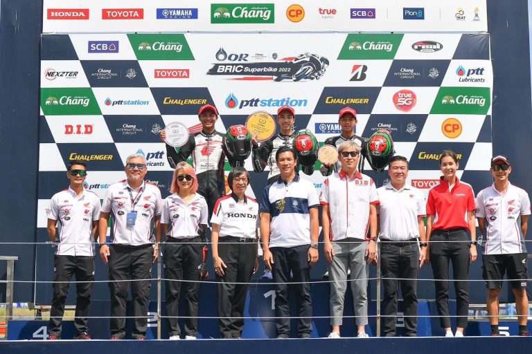 “มิกซ์ ธนัช” คว้าชัย เรซแรก “ข้าวกล้อง-จักรีภัทร” สปีดรั้งจ่าฝูงต่อเนื่อง ก่อนบิดคว้าชัยเรซสอง แบบลุ้นระทึก