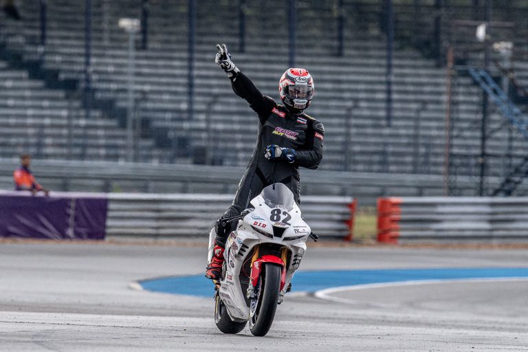 นักบิดไทยกระหึ่มเอเชีย! “สุหทัย” พลิกคว้าชัยโฮมเรซ “รัฐพงษ์-กฤชพร-ปิยวัฒน์” ฉลองโพเดียม “เอเชีย โร้ด” ที่ บุรีรัมย์